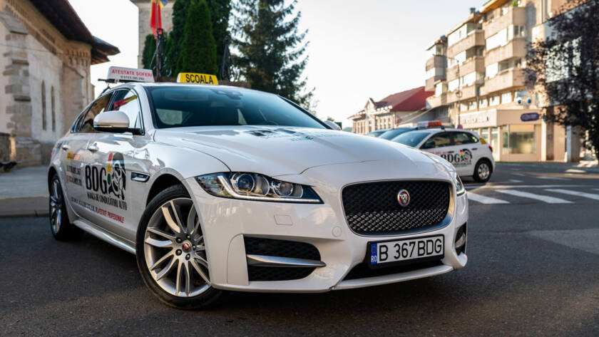 Mașina de școala Jaguar