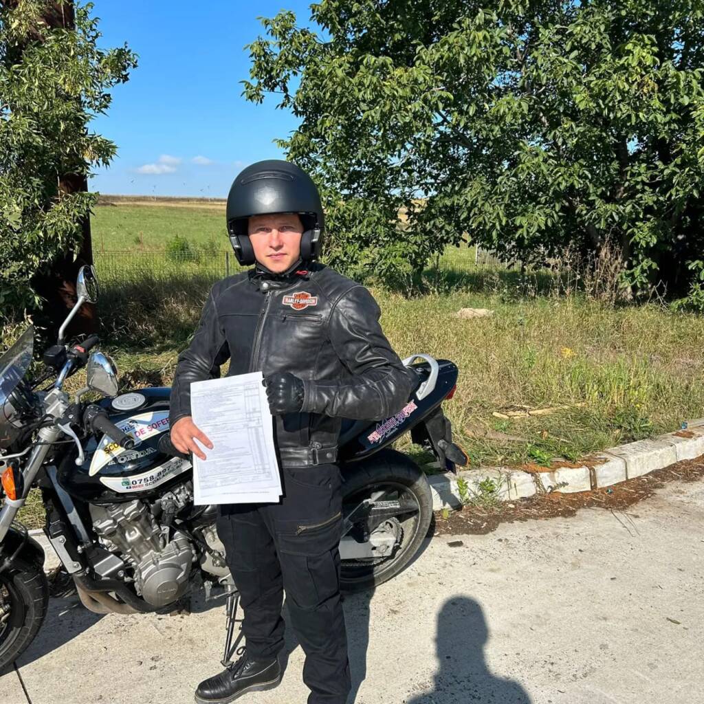 Elev admis la categoria A1, scoala de soferi BDG
